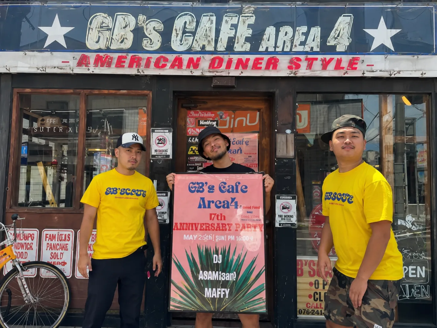 キッチンで働くスタッフ